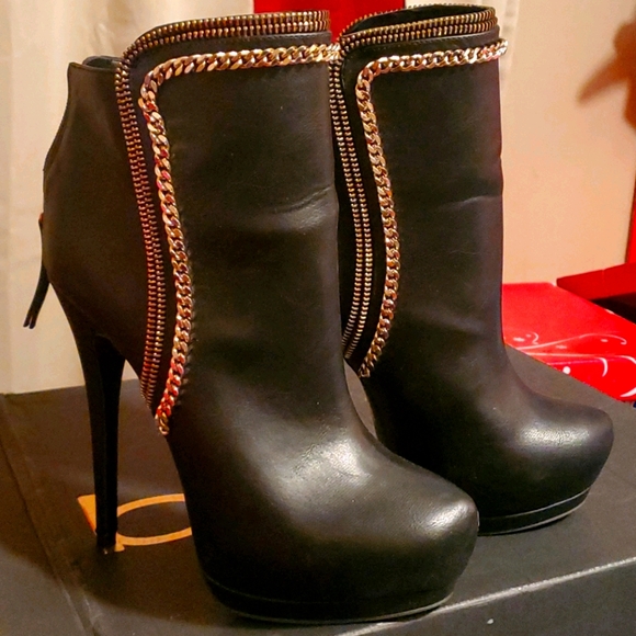 Bebe Olivia chained boot - Picture 2 of 4